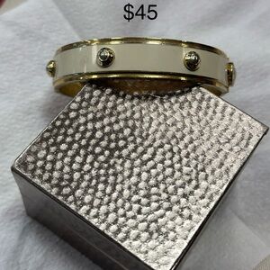 Elegant Gold and Cream Bracelet